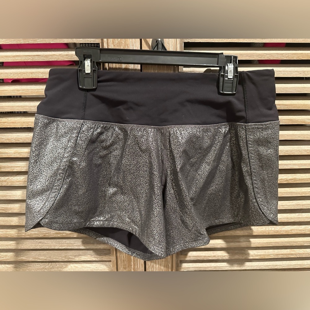 Lululemon Run Times Short II 4" in Luminosity Foil Print Black Silver / Black